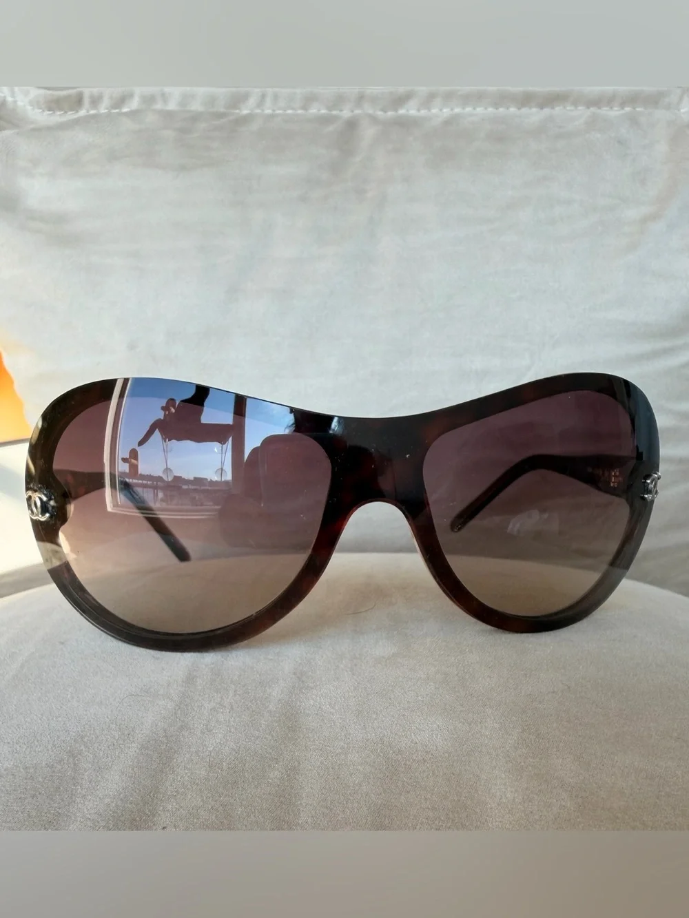 CHANEL Oversized Tortoiseshell Gradient Sunglasses - Brown